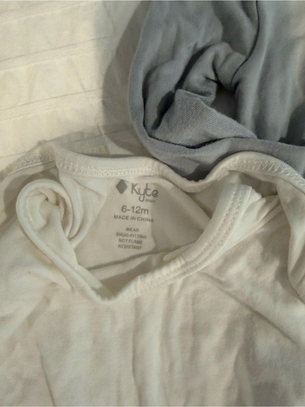 Kyte BABY set of 2 White and Gray Bodysuits